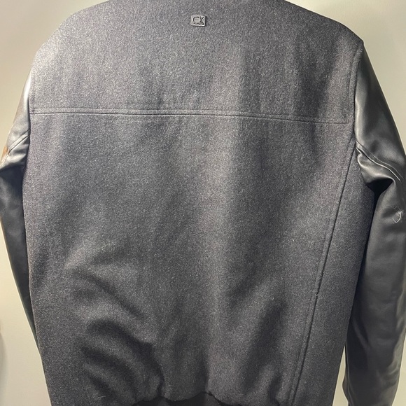 NWOT Men’s Calvin Klein dark gray wool bomber jacket with leather sleeves. Small - Picture 2 of 7